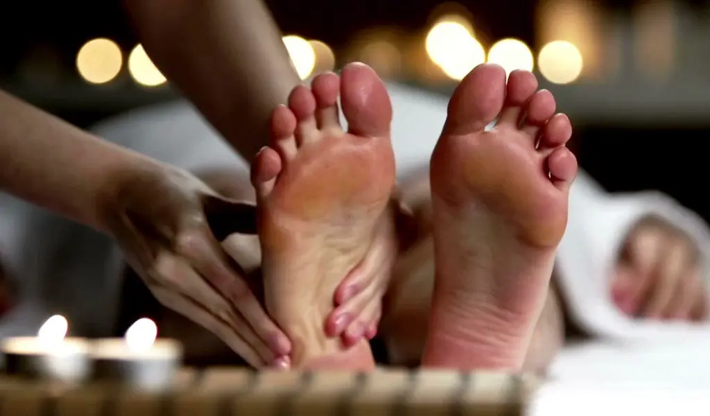 HAND & FOOT MASSAGE Foot Home Massage In Dubai – Home Massage Dubai | Mailisa Luxe